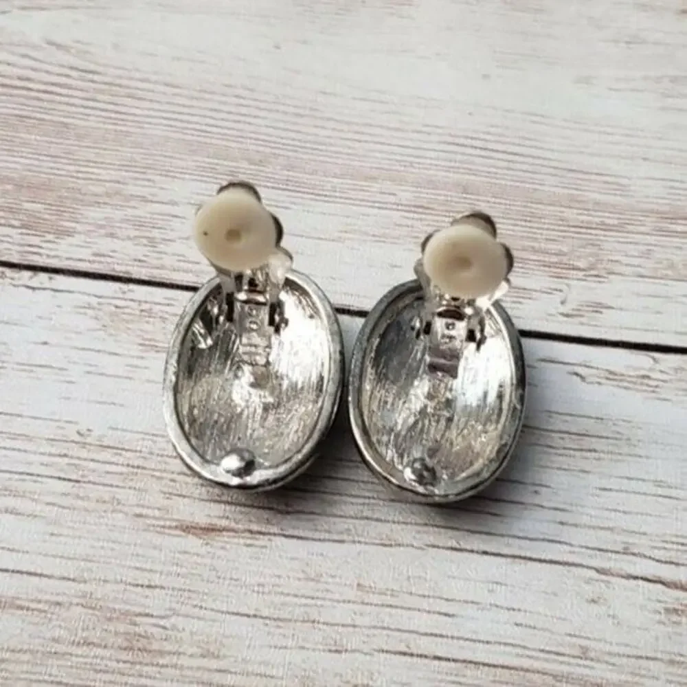 Vintage Clip On Earrings Black & Silver Tone Rectangle in Oval